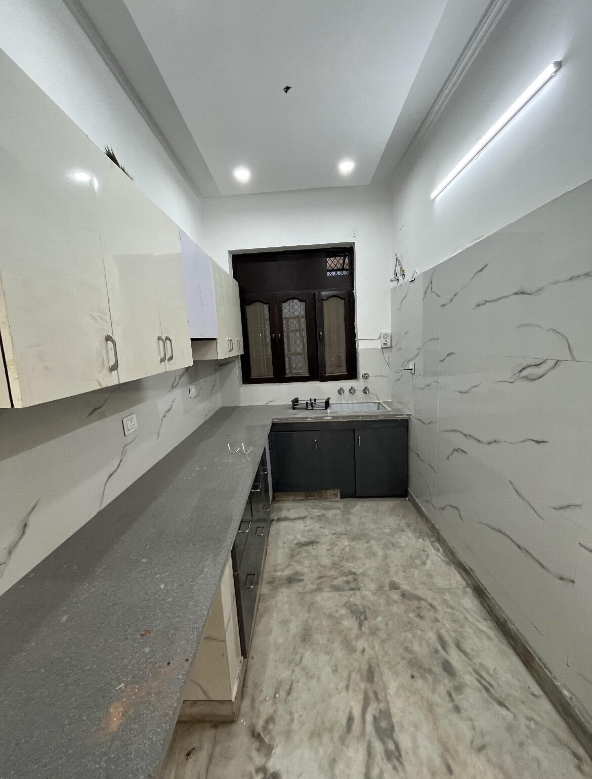 682034003O-1764918899349